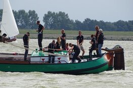 Finale wedstrijd IFKS Skûtsje zeilen bij de Lemmer druk bezocht