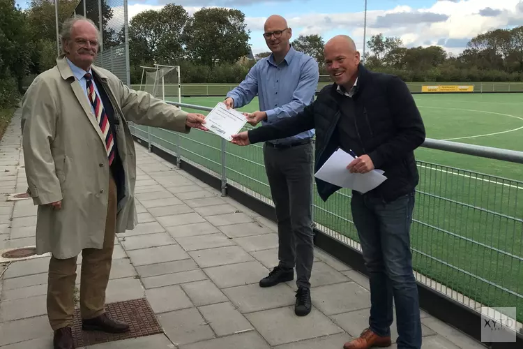Burgemeester en raadsleden op bezoek bij HMHC voor Sportakkoord