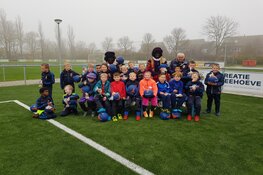 Blije gezichten tijdens Pietentraining bij fc Harlingen