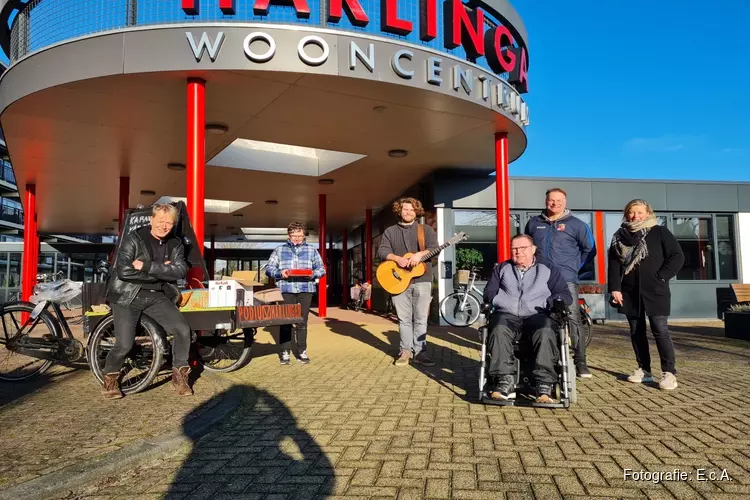 Vrijwilligers fc Harlingen in het zonnetje gezet met Karavaan van de Vriendschap