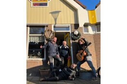 Vrijwilligers fc Harlingen in het zonnetje gezet met Karavaan van de Vriendschap