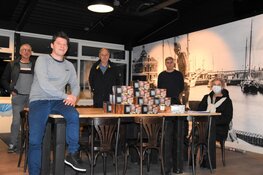 Vrijwilligers fc Harlingen bedankt met kerstattentie en een speciale videoboodschap van Frank de Boer