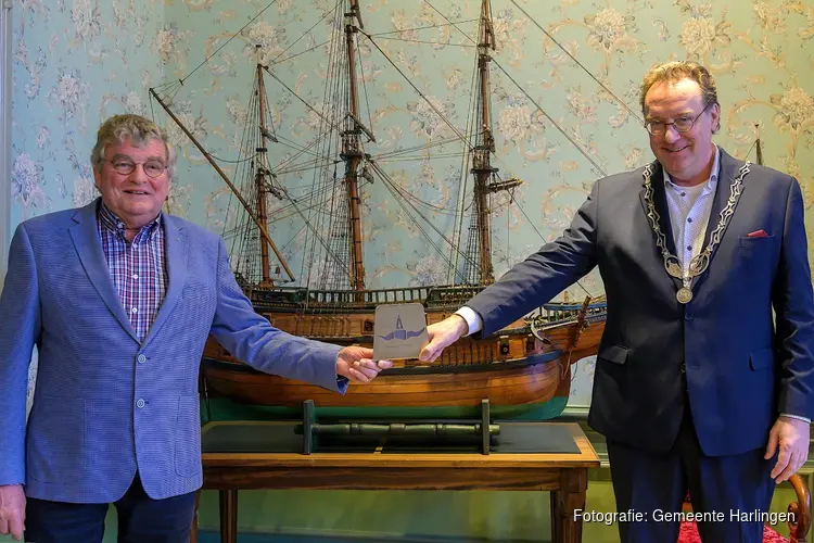 Boei van Harlingen uitgereikt aan de bruine vloot