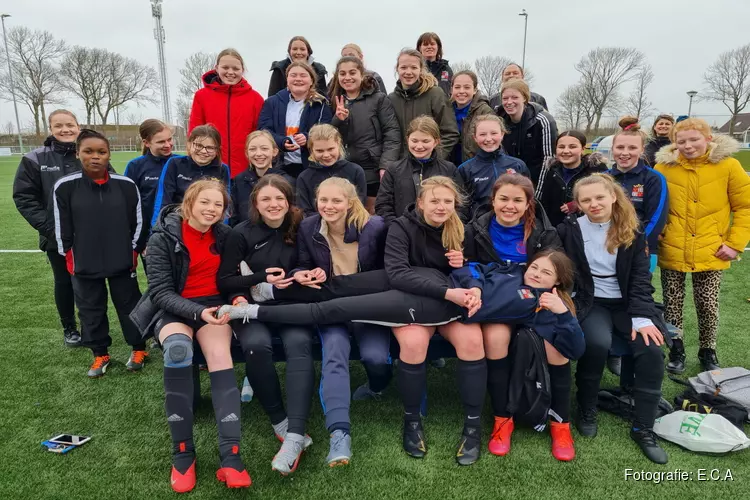 Plezier en winnaars tijdens spelochtend meiden fc Harlingen