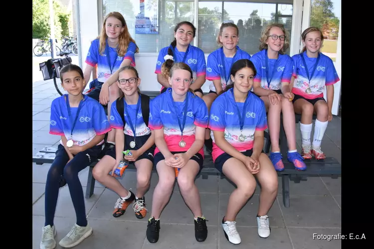 OBS Het Noorderlicht grote winnaar op het schoolvoetbaltoernooi bij fc Harlingen