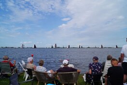 Veel publieke belangstelling SKS skûtsjesilen Langwarder Wielen