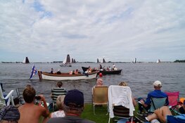 Veel publieke belangstelling SKS skûtsjesilen Langwarder Wielen