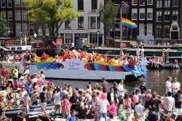 Canal Parade Pride Amsterdam in volle gang (fotoalbum)