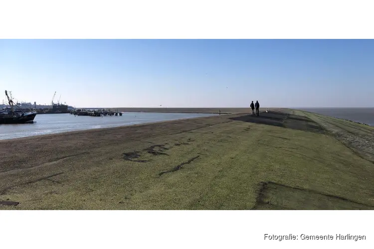 Wetterskip Fryslân start met versterken Noorderpier Harlingen