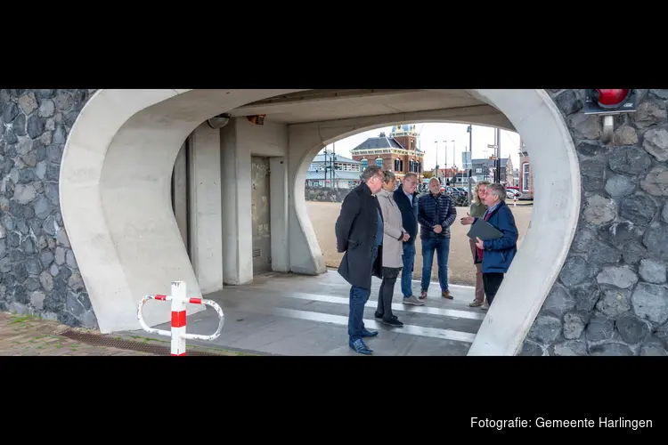 Burgemeester en wethouders op pad met Stadsgidsen Harlingen