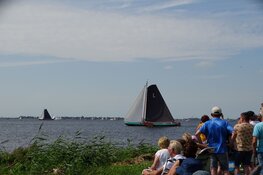 Skûtsje van Grou wint op Heegermeer bij Woudsend