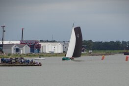 Skûtsje van Leeuwarden wint in Lemmer
