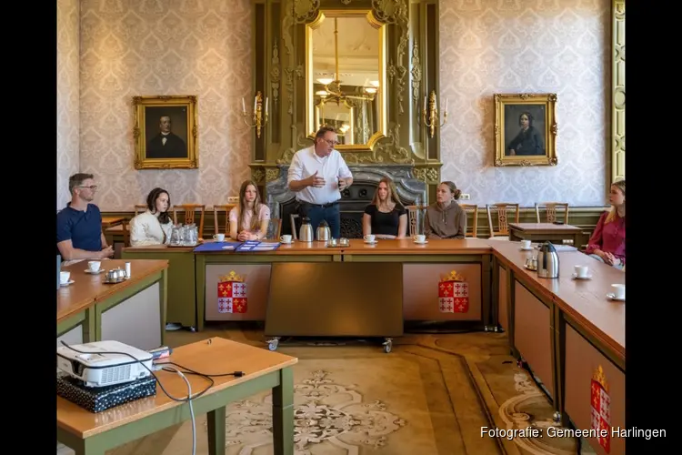 Leerlingen presenteren Vispad voor Harlingen