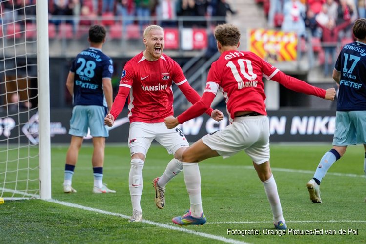 AZ klopt SC Heerenveen dankzij hattrick Meerdink