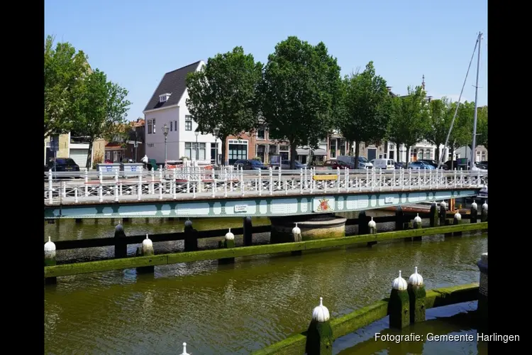 Raadhuisbrug weer op z’n plek in nieuwe kleuren