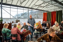Terug naar de jaren '60 en '70 met Fluwel’s Muziek Bingo – een nostalgisch feestje in oma’s huiskamer!