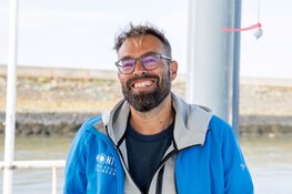 Twee schippers over De Walvis van Harlingen