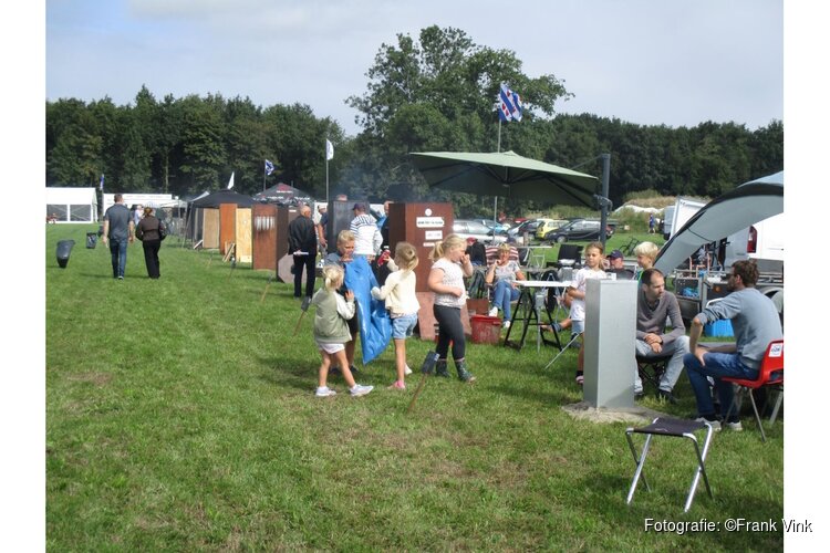 Gezellige drukte op het Fries kampioenschap palingroken in Tjalleberd