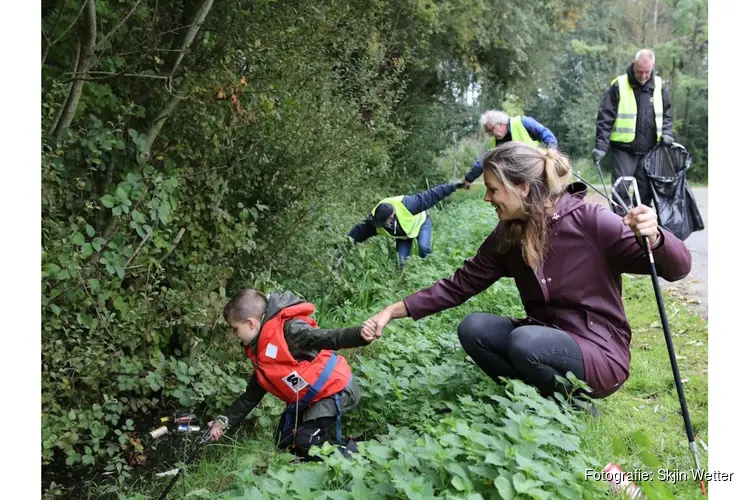 Skjin Wetter van start in gemeente Harlingen: vrijwilligers in actie voor schoon water